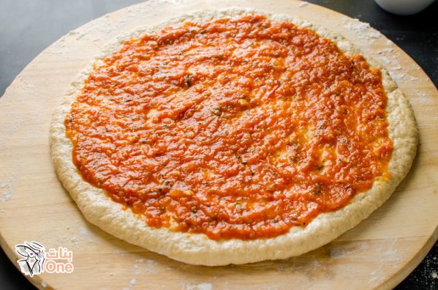 طريقة عمل البيتزا بكل أسرارها مثل المطاعم الايطاليه بالصور والمقادير  