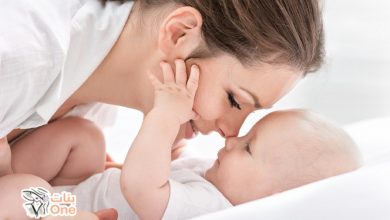 طرق العناية وعلاج البشرة بعد الولادة  