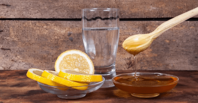 ما فوائد الليمون مع الماء الساخن  
