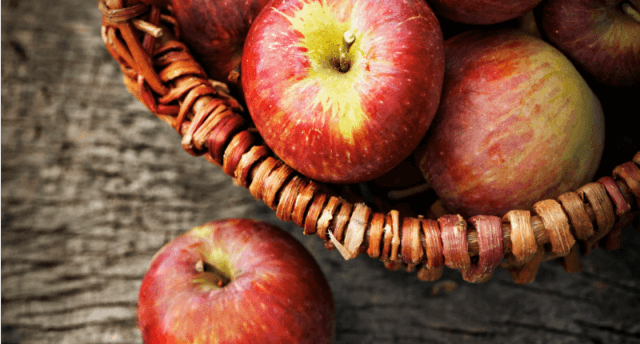 فوائد التفاح الصحية والقيمة الغذائية به  