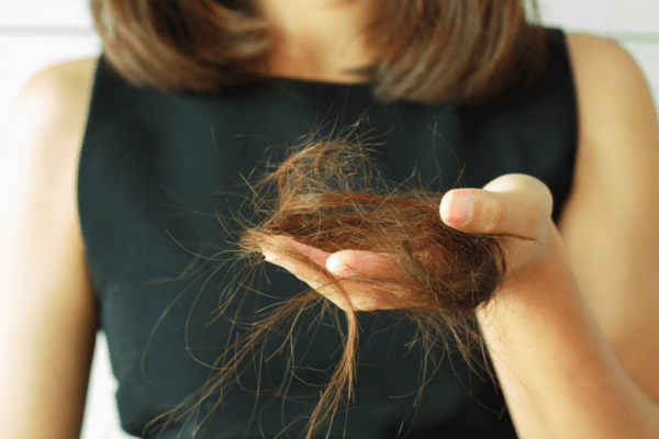 كيفية إيقاف تساقط الشعر للنساء  
