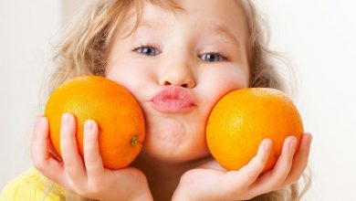 فوائد فيتامين C للأطفال وأهم الأطعمة التي تحتوي عليه  