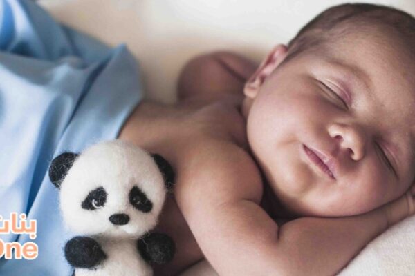 عدد ساعات نوم الطفل حديث الولادة  