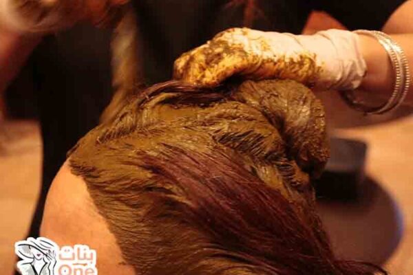 طريقة الحناء لتنعيم الشعر  