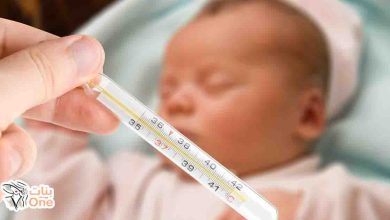 طريقة التعامل مع ارتفاع درجة الحرارة عند الرضع بعد التطعيم  