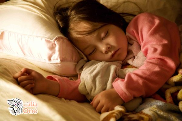 كم عدد الساعات التي يحتاجها الطفل للنوم  