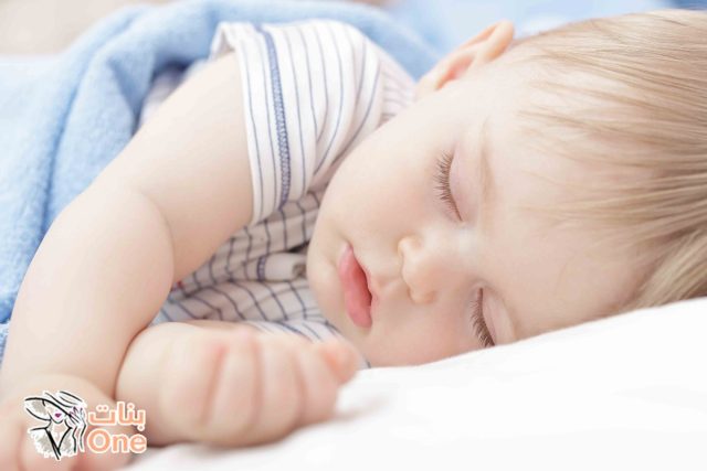 طريقة نوم الطفل الرضيع الصحيحة  