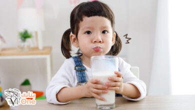 كيف أجعل طفلي يشرب الحليب  