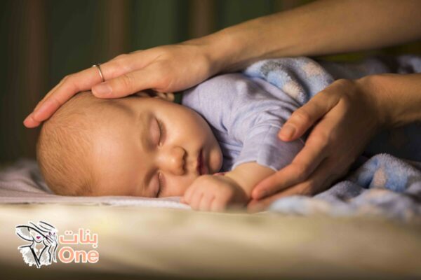 طريقة تنظيم نوم الطفل حديث الولادة  